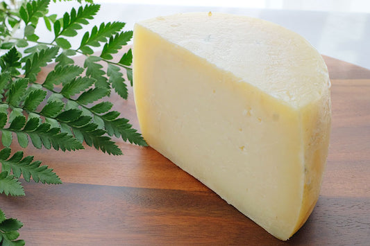 スペイン　ブルゴス産　チーズ（羊3ヶ月熟成）